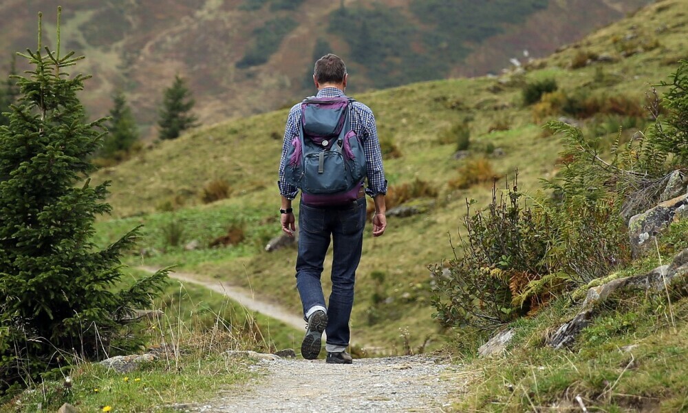 What to Pack for a Day Hike: Checklist